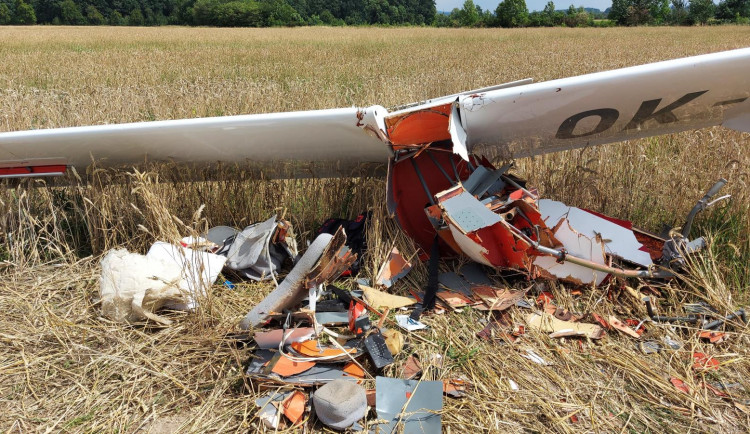 Na Náchodsku spadl větroň. Zemřela devatenáctiletá žákyně pilotního kurzu