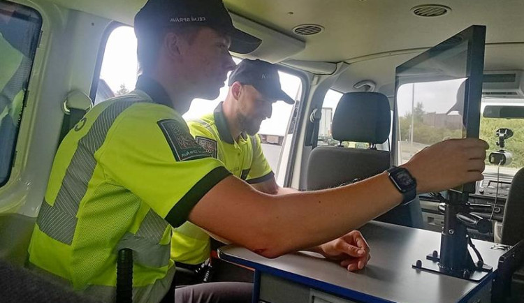 Jízda bez dálniční známky v hradeckém kraji? Od začátku roku pokuty za 3,6 milionu korun