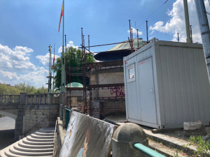 Oprava secesního kiosku na mostě v Hradci Králové dosud vyšla na asi 725 tisíc korun