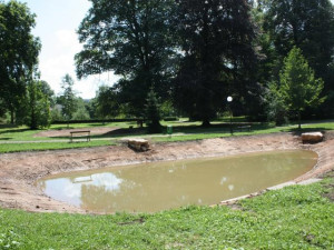 Výstavba tůní a přivaděče vody