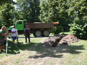 Výstavba tůní a přivaděče vody