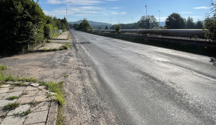 Řidiče v Trutnově čekají další komplikace v dopravě. ŘSD a město se pustí do opravy Polské ulice