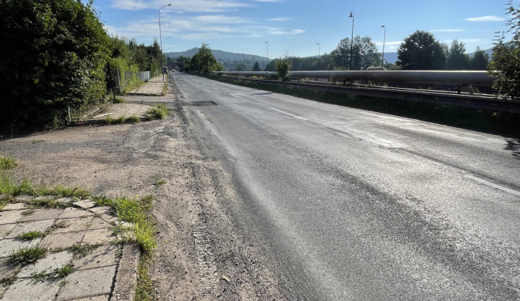 Řidiče v Trutnově čekají další komplikace v dopravě. ŘSD a město se pustí do opravy Polské ulice