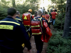 Zásah záchranářů a hasičů v Adršpašských skalách
