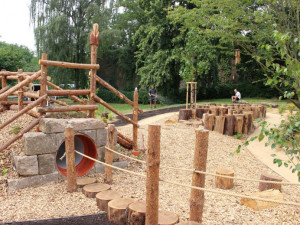 Dětem z MŠ Roháčova ve Dvoře Králové začne sloužit upravená část zahrady od září