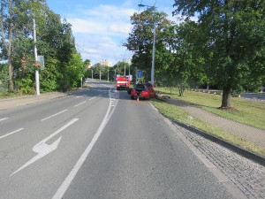 Nehoda Chevroletu Camaro v Hradci Králové