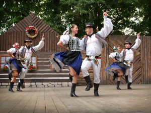 Na folklorní festival v Červeném Kostelci zamíří soubory z Česka i zahraničí