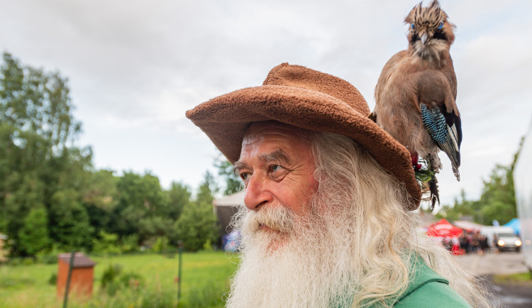 Krakonoš s pivem, americká auta i veteráni. Kam o víkendu v hradeckém kraji vyrazit?
