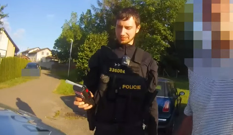 Před měsícem mu vzali papíry za alkohol, teď se nechal chytit znovu. Nadýchal 2,5 promile
