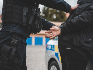 Policie v hradeckém kraji zadržela muže, který byl v pátrání i v Německu, Polsku a na Slovensku