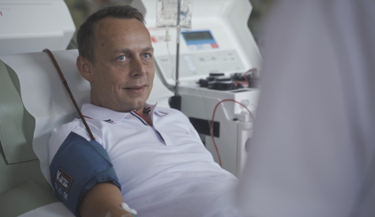Zachraňovat životy je důležité, říká Zdeněk z Hradce Králové. Má za sebou 70 odběrů plazmy