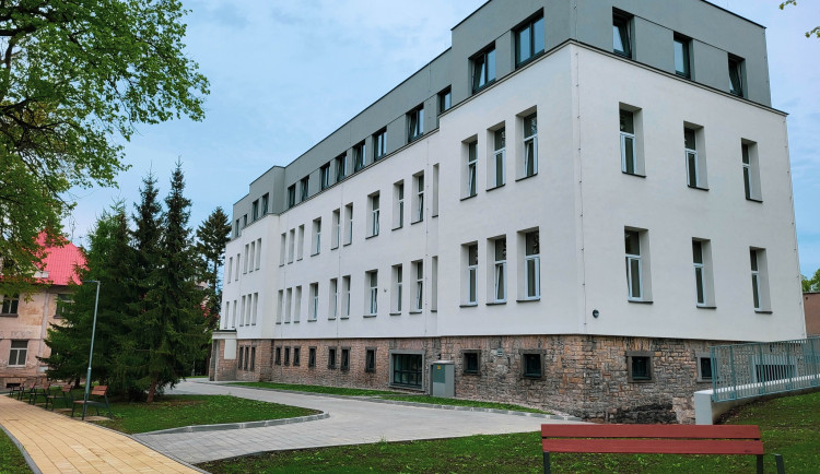 Domov seniorů v Opočně otevře už v září. Bude i pro klienty s Alzheimerovou chorobou