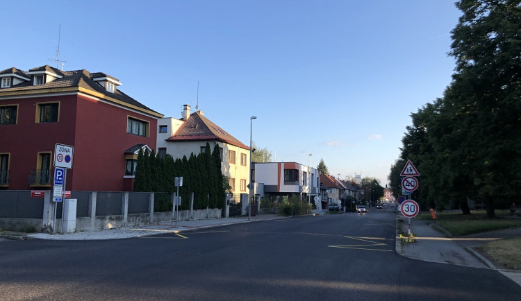 Ulice Boženy Němcové v Budějcích je opět průjezdná