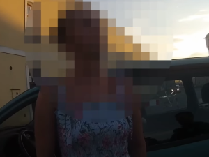 VIDEO: Žena hlídce odmítla dýchnout, vymlouvala se na rostoucí moudrák. Nakonec měla 3,5 promile
