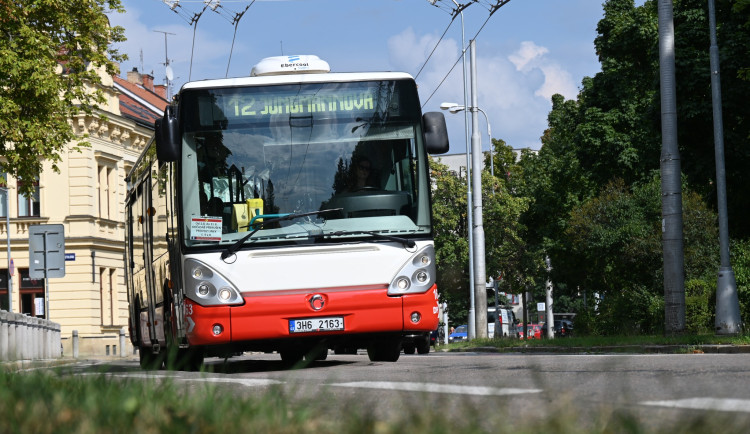 Od září bude hradecké MHD jezdit podle nového řádu. Linky mají jezdit pravidelněji
