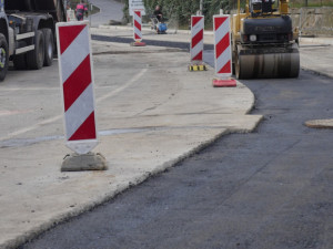 Mezi Vrchlabím a Lánovem se začala opravovat silnice. Na řidiče čeká zdržení