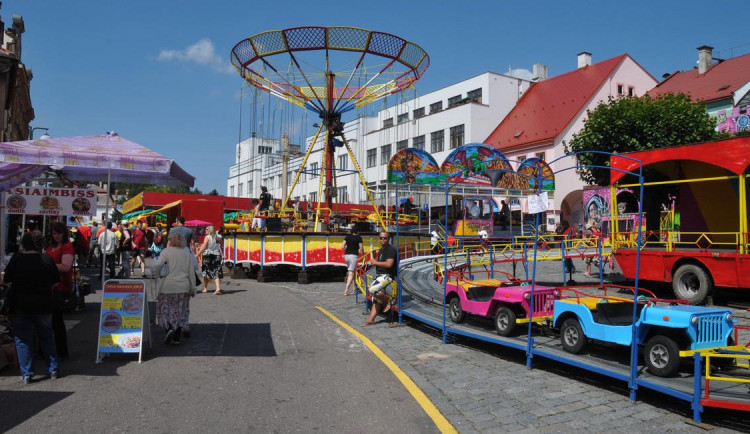 Americká auta, poutě i slavnosti a jarmarky. Kam v hradeckém kraji o víkendu vyrazit?
