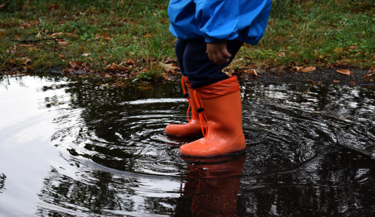 Poslední týden letních prázdnin bude deštivý. Ke konci týdne se ale oteplí
