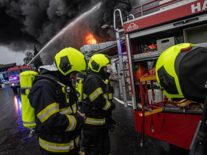 V Novém Městě nad Metují hořelo v průmyslovém areálu v Náchodské ulici