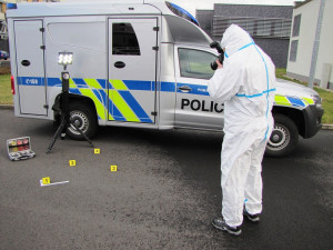Policie odloží vyšetřování pokusu o vraždu ve Dvoře Králové. Pachatel je po smrti