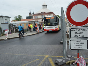 Příští týden se otevře Fortna pro MHD. Řidiči osobáků si musí počkat do konce roku