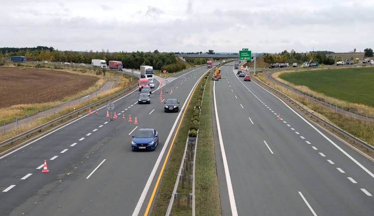 Z D35 se řidiči dostanou do Prahy jen přes Hradec Králové. ŘSD se pustilo do oprav křižovatky