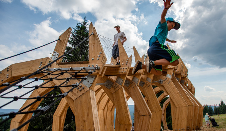 Filmový festival, rozloučení s létem i noční prohlídky. Kam o víkendu v hradeckém kraji vyrazit?
