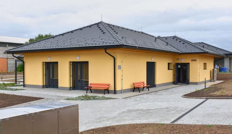 Do dvou nových rodinných domů v Třebechovicích se nastěhují klienti se zdravotním postižením