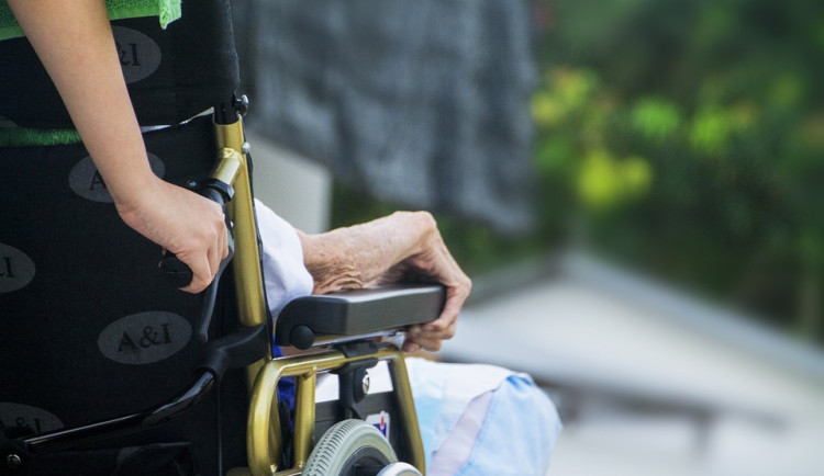 Do hospicové péče v hradeckém kraji nateče dalších 22 milionů korun
