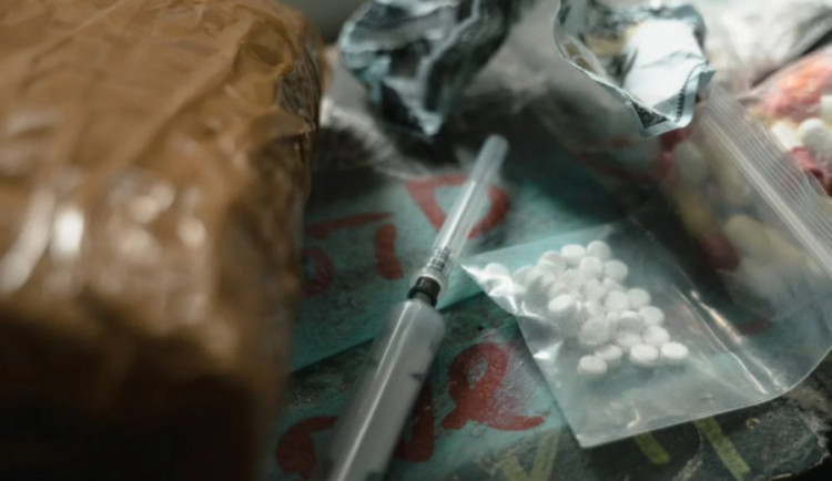 Dealer pervitinu z Náchodska skončil v poutech. Pro policii jde o známou firmu