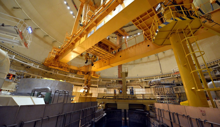 Palivo v jaderné elektrárně umisťují rychlostí pět milimetrů za vteřinu