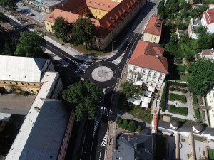 Na křižovatku Fortna v centru Hradce Králové se od čtvrtka vrátí MHD