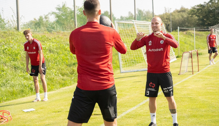 Hora trénuje s Dynamem. V týmu pokračuje, vzkázal klub