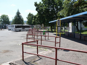 Nové autobusové nádraží ve Dvoře Králové postaví architekti z Brna. Radnice vizualizaci zatím neukáže