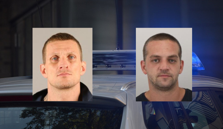 Policie pátrá po dvou mužích, kteří na Náchodsku přepadli a ukradli auto