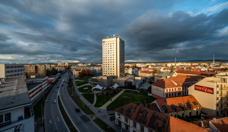 Dva přechody, které od sebe dělí 70 metrů, dostanou světelnou signalizaci
