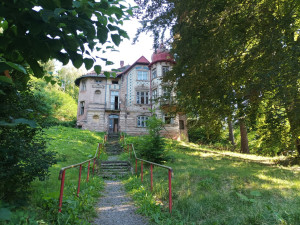 Náchod koupí v areálu běloveských lázní za deset milionů historickou vilu Panzinka