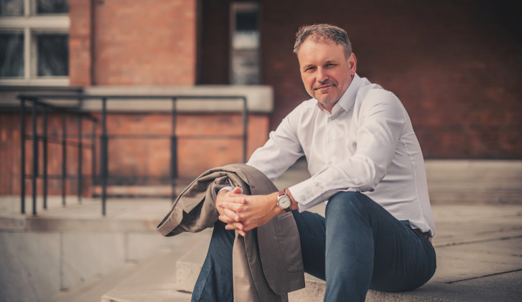 Jan Holásek bude hostem on-line chatu. Dotazy můžete pokládat už nyní
