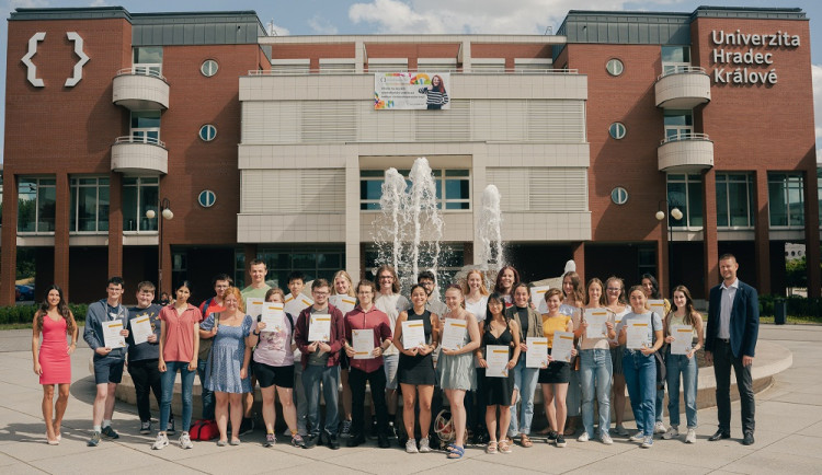 Číňané i Turci obdivovali hradeckou Hvězdárnu i Petrof Gallery