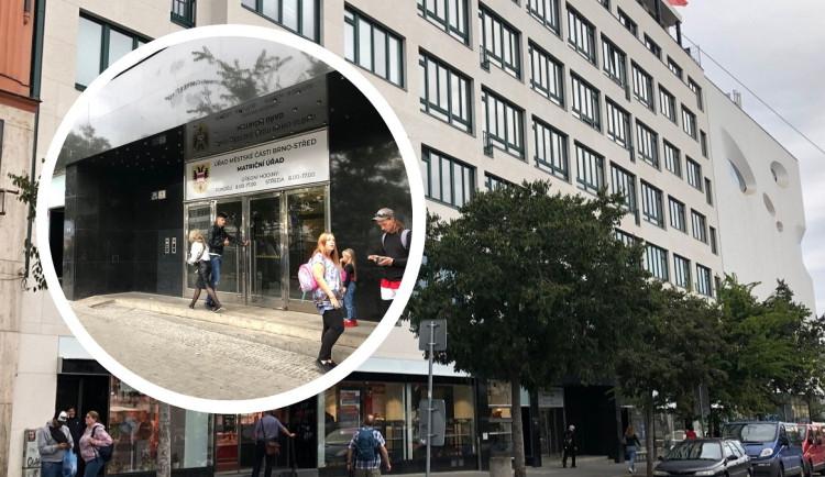 Brněnská matrika přestěhovala knihy i úředníky k nádraží