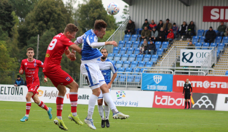 Táborsko vyhrálo díky brance v závěru utkání. Slaví také Lom