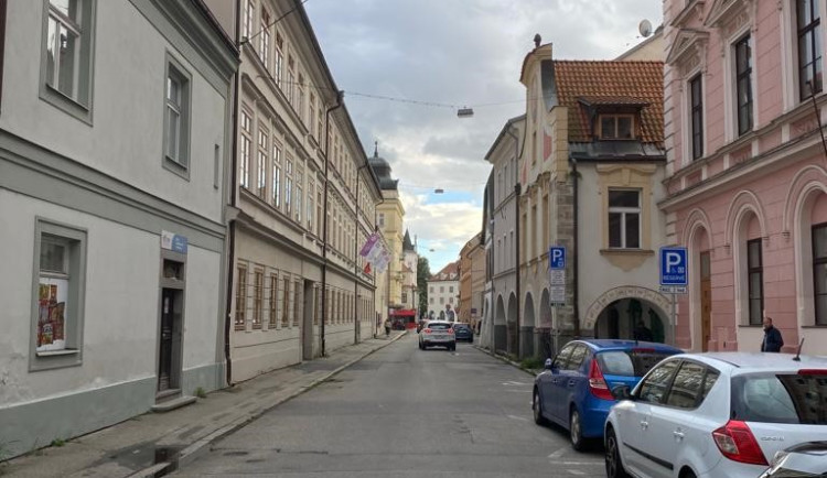 V centru Českých Budějovic hrozí havárie plynovodu, firma ho musí opravit