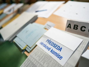 Sčítání hlasů začalo. Volební místnosti se úderem druhé hodiny uzavřely