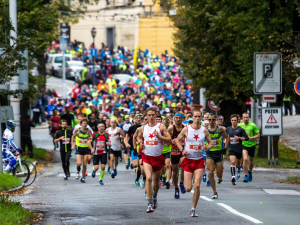 Hradcem prolétne půlmaraton, stovky běžců se chystají na start