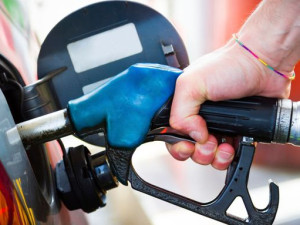 I pumpaři v Královéhradeckém kraji stlačili ceny, nafta za týden spadla skoro o korunu
