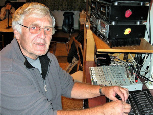 Miloš Jirman ve funkci osvětlovače (fotografie z roku 2013)