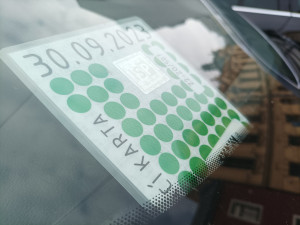 V Hradci se vydávají nové parkovací karty