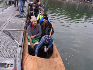 Ve vydlabaném člunu chtějí přeplout Egejské moře, test dopadl na jedničku