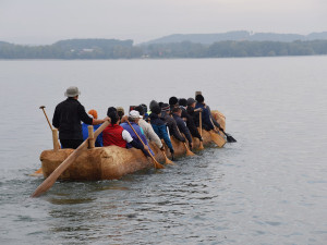 Ve vydlabaném člunu chtějí přeplout Egejské moře, test dopadl na jedničku