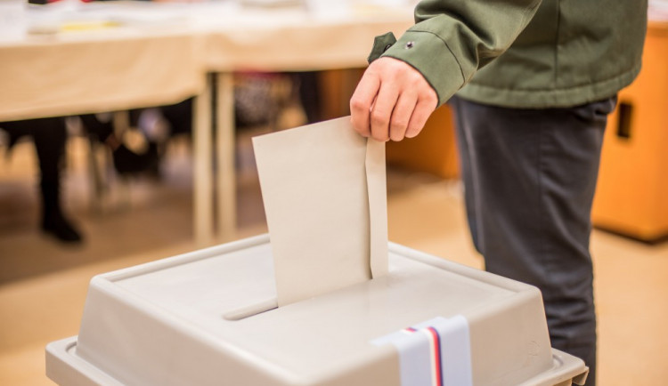 VOLBY 2022: Senátorkou v obvodu Karlovy Vary bude Věra Procházková